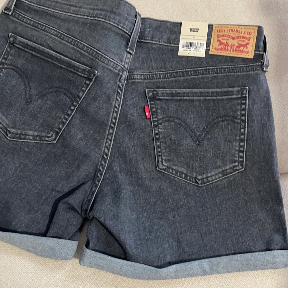 24 HR SALELevi’s Shorts 30